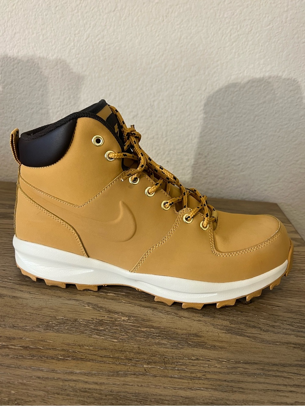 Nike men’s Manoa Leather Boots haystack tan sz 10.5 outdoor workwear hiking - Picture 3 of 14
